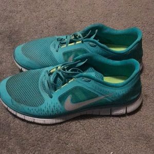 Light blue nike free runs